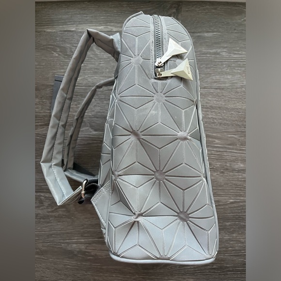 Disney Epcot Spaceship Earth Backpack 2021 Holographic - Picture 7 of 14